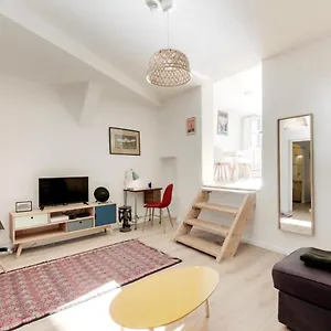  Apartment Air-conditioned With A Small Furnished Terrace In The Center France